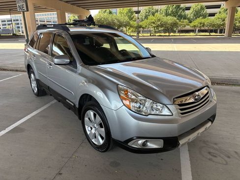 Used 2012 Subaru Outback 2.5i Limited AWD/4WD image 2