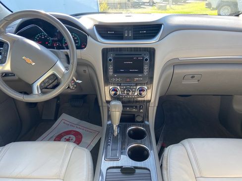 Used 2014 Chevrolet Traverse LT image 9