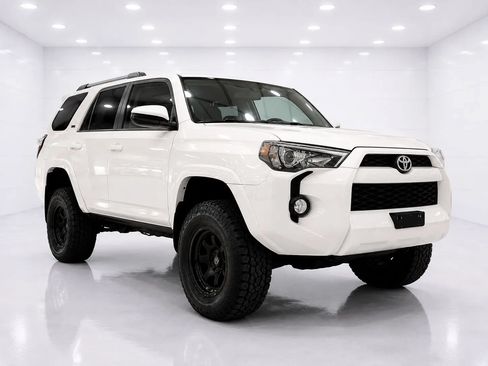 Used 2019 Toyota 4Runner SR5 AWD/4WD image 7