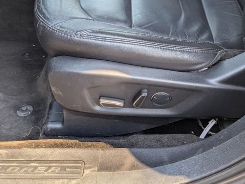 Used 2018 Ford Explorer XLT w/ Equipment Group 202A AWD/4WD image 26