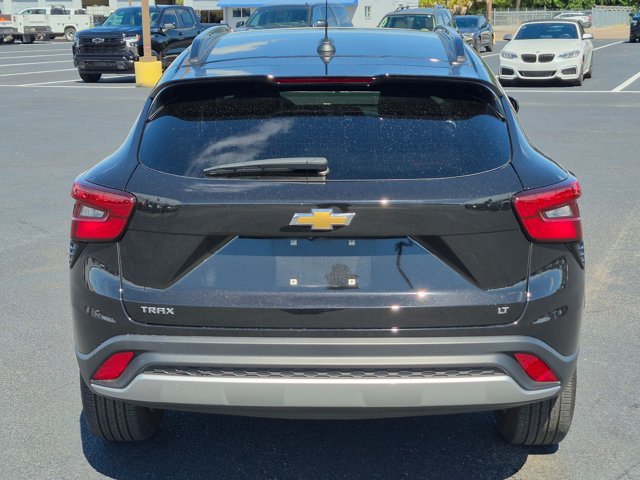 Used 2025 Chevrolet Trax LT FWD image 6