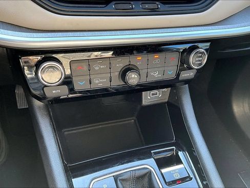 Used 2025 Jeep Compass Limited AWD/4WD image 15