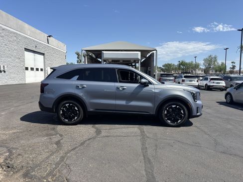 Certified 2025 Kia Sorento S w/ Panoramic Sunroof Package FWD image 2