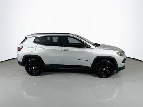 Used 2024 Jeep Compass Latitude AWD/4WD image 10