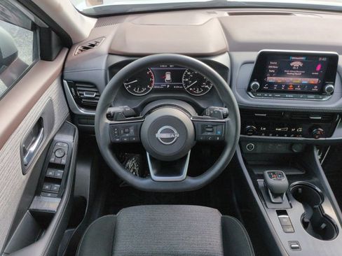 Certified 2022 Nissan Rogue SV FWD image 16