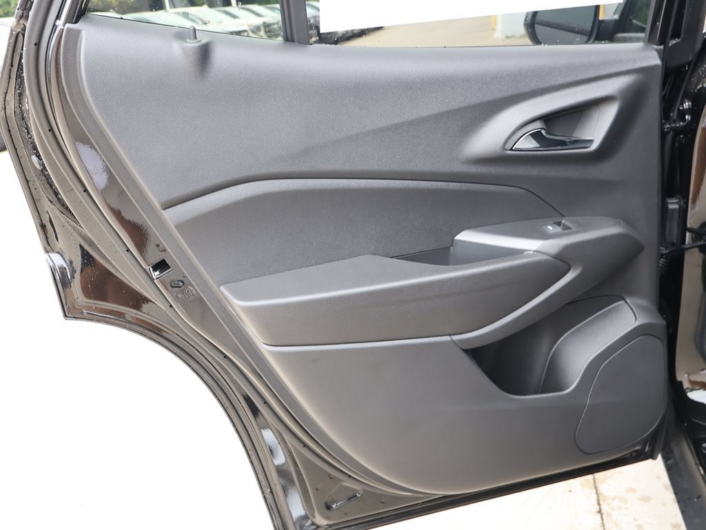 New 2026 Chevrolet Trax LS w/ LS Convenience Package FWD image 22