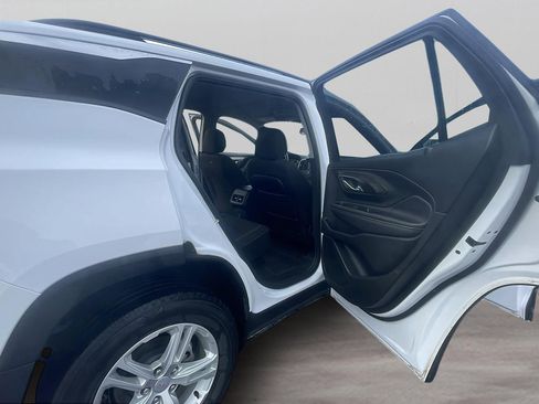 Used 2022 GMC Terrain SLE w/ Driver Convenience Package image 18