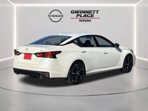 Used 2024 Nissan Altima 2.5 SR FWD image 24