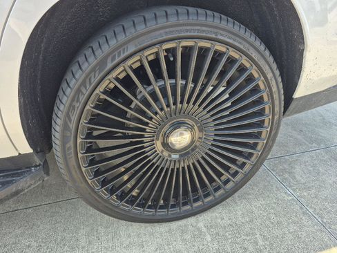 Used 2024 Cadillac Escalade Sport w/ LPO, ONYX Package image 4