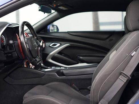 Used 2020 Chevrolet Camaro LT RWD image 8