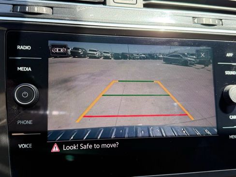 Used 2022 Volkswagen Tiguan SE FWD image 9