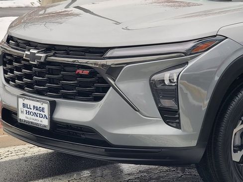 Used 2024 Chevrolet Trax RS w/ Sunroof Package image 3