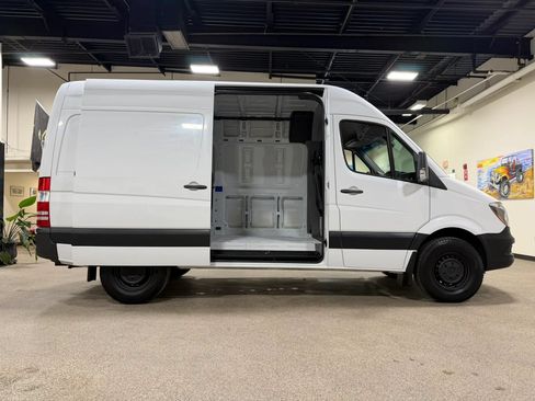 Used 2018 Mercedes-Benz Sprinter 2500 image 26