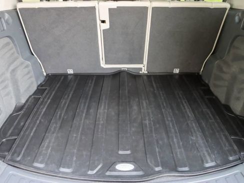 Used 2018 Land Rover Discovery Sport SE image 23