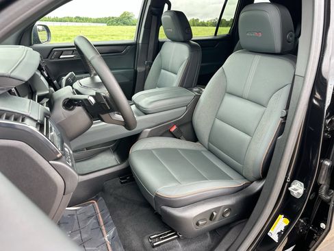 Used 2025 GMC Acadia AT4 AWD/4WD image 11