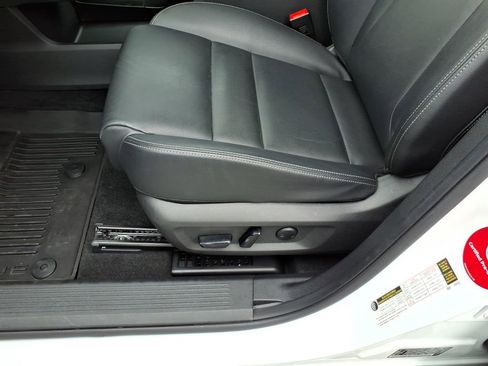 Certified 2024 Nissan Rogue SL w/ SL Premium Package FWD image 5