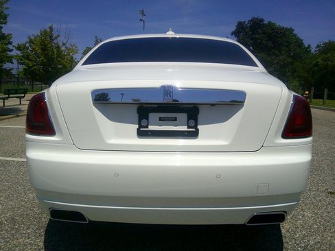 Used 2013 Rolls-Royce Ghost RWD image 19
