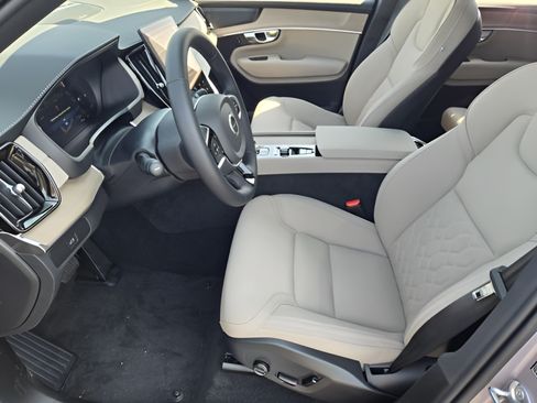 Certified 2026 Volvo XC90 B6 Plus w/ Protection Package Premier AWD/4WD image 11