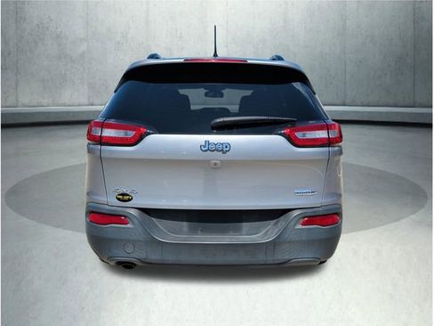 Used 2016 Jeep Cherokee Sport AWD/4WD image 5