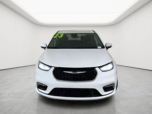 Used 2023 Chrysler Pacifica Touring-L AWD/4WD image 25
