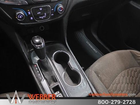 Used 2018 Chevrolet Equinox LT FWD image 13