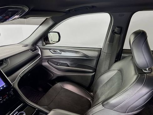 Used 2024 Jeep Grand Cherokee L Altitude image 27