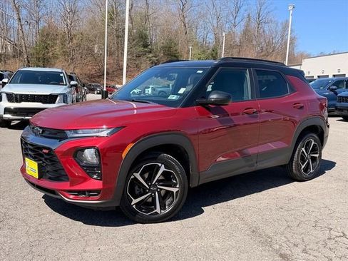 Used 2023 Chevrolet TrailBlazer RS w/ Convenience Package image 2