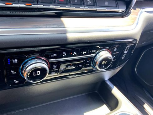 Used 2025 GMC Sierra 1500 SLT AWD/4WD image 32