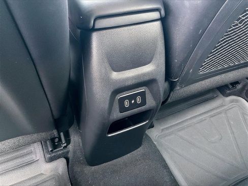 Used 2024 Hyundai Venue Limited image 25