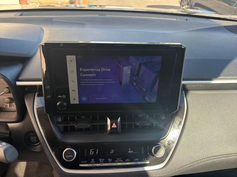 Used 2025 Toyota Corolla Cross LE image 21