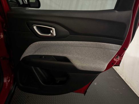 Certified 2023 Jeep Compass Latitude image 26