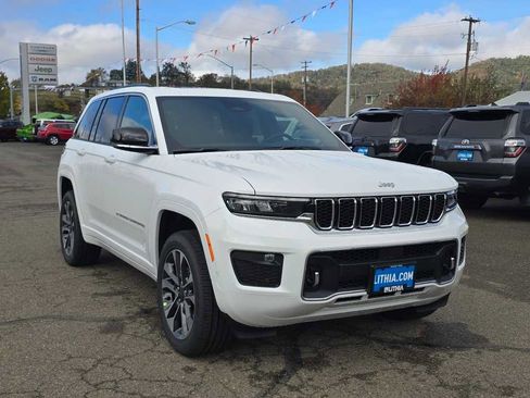 New 2025 Jeep Grand Cherokee Overland w/ Luxury Tech Group IV AWD/4WD image 7