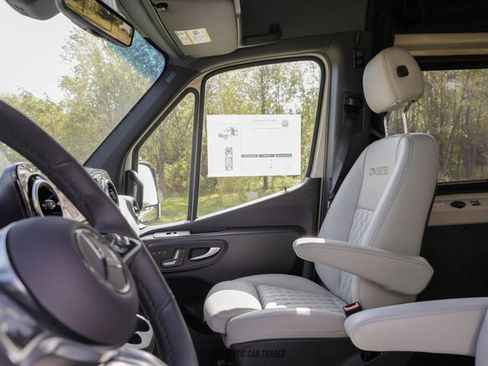 Used 2025 Mercedes-Benz Sprinter 2500 image 41