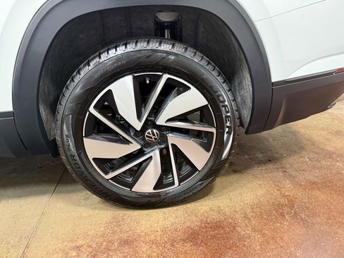 Used 2025 Volkswagen Atlas SE image 91