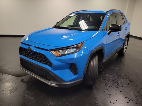 Used 2019 Toyota RAV4 LE w/ All Weather Liner Package AWD/4WD image 4