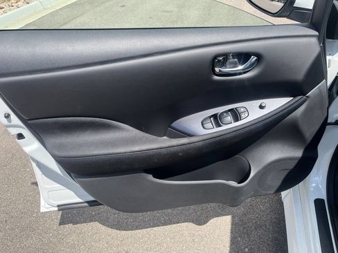 Certified 2025 Nissan Leaf S FWD image 5
