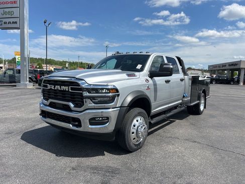 New 2026 RAM 5500 Tradesman w/ Chrome Appearance Group image 9