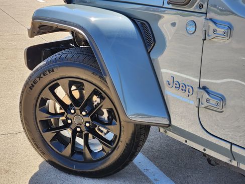 Certified 2025 Jeep Wrangler Sahara w/ Safety Group image 17