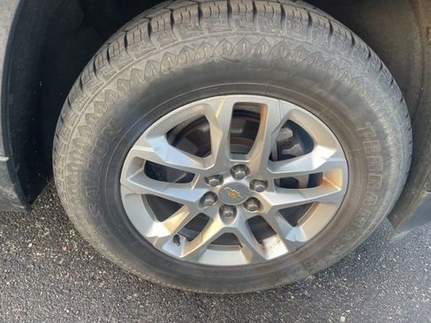 Used 2019 Chevrolet Traverse LT FWD image 25
