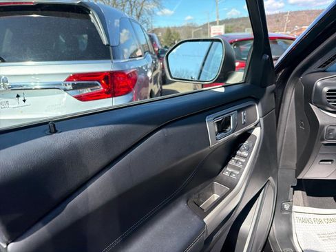 Used 2022 Ford Explorer XLT w/ Equipment Group 202A image 17