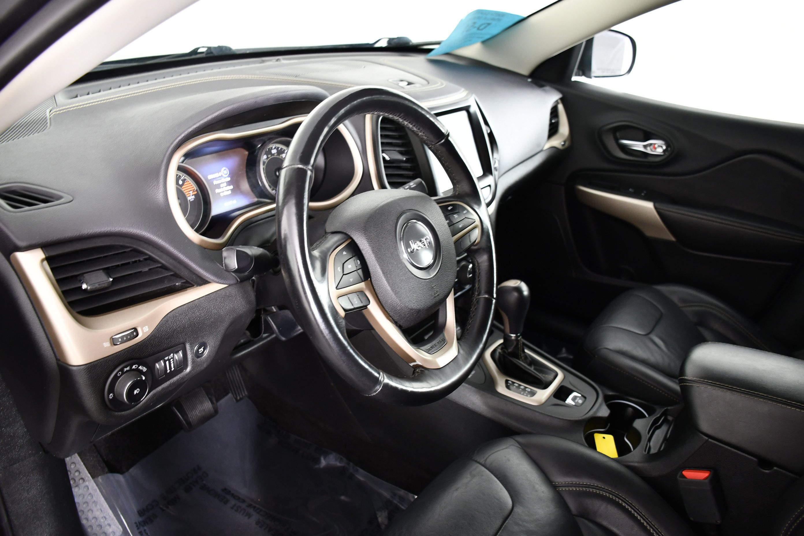 Used 2018 Jeep Cherokee Limited AWD/4WD image 36