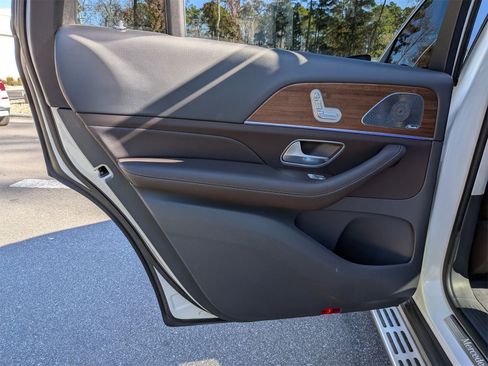 Used 2020 Mercedes-Benz GLS 450 4MATIC image 28