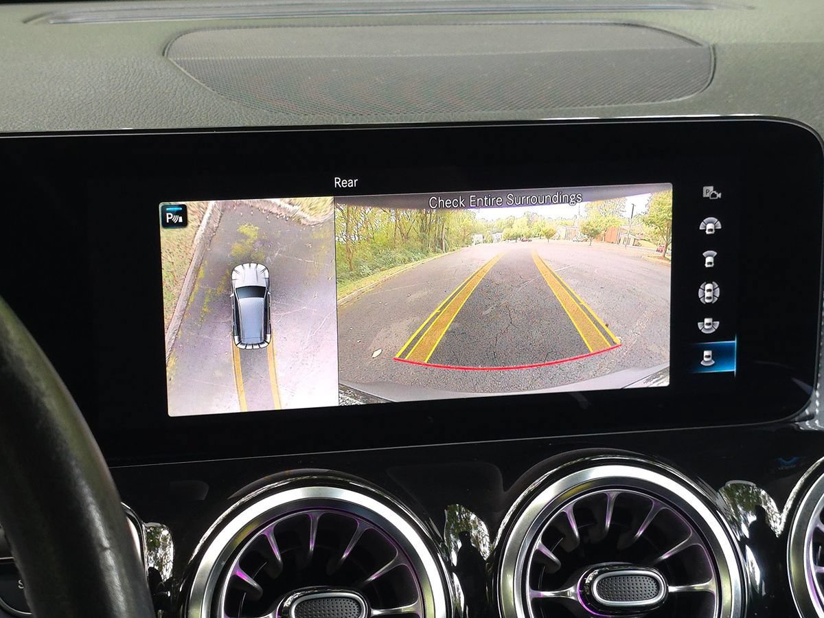 Used 2023 Mercedes-Benz EQB 300 4MATIC w/ Pinnacle Package image 32