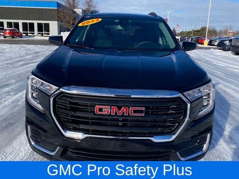 Certified 2022 GMC Terrain SLE w/ Driver Convenience Package image 3