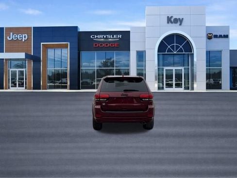 Used 2018 Jeep Grand Cherokee Altitude image 4