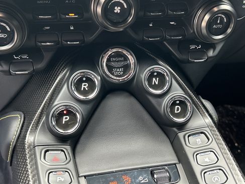 Used 2023 Aston Martin V8 Vantage Coupe RWD image 13