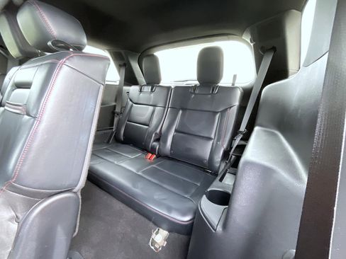 Used 2025 Ford Explorer ST-Line w/ ST-Line Street Pack AWD/4WD image 21