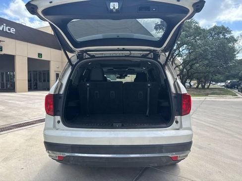 Used 2017 Honda Pilot Elite image 4
