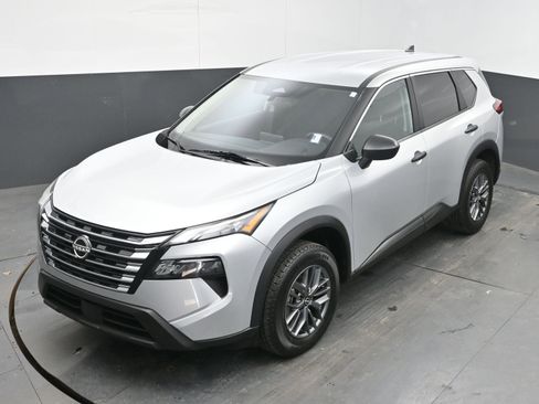 Used 2024 Nissan Rogue S image 34