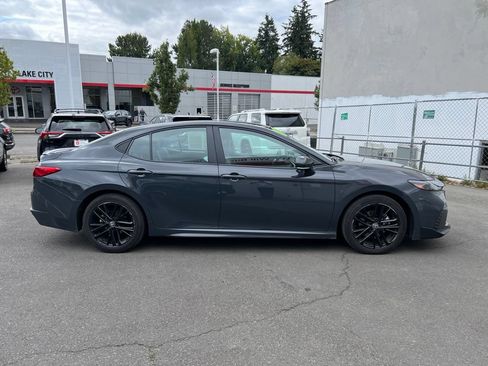 Used 2025 Toyota Camry SE FWD image 3